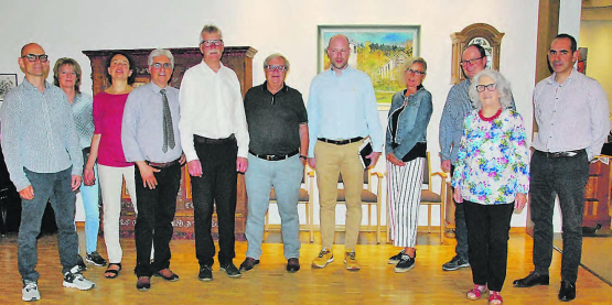 Einige von ihnen nehmen das letzte Vorstandsjahr in Angriff: Vorstand und Heimleitung aktuell v.l. Christian Keppler, Susi Hürzeler, Barbara Stanca, Leonardo Stanca, Hannes Rösch, Hansuli Mathys, Raphael Borer,Astrid Wagner,Thierry Humbert-Droz, Zita Rey und Lucio Stanca. (Bild: st.)