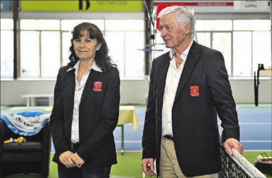 Geben ihre Tennisschule in neue Hände: Monica Simmen und Freddy Blatter. (Bild: Foto Wagner)