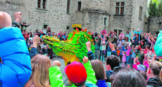 Jeder mit eigenem Charakter: Onil scheint ein brummliger Zeitgenosse zu sein. Fauchi und Pilu sind gerade für die kleinen Gäste weniger furchteinflössend. «Gib mir fünf» ist schliesslich auch unter Drachen beliebt. (Bilder: grh)