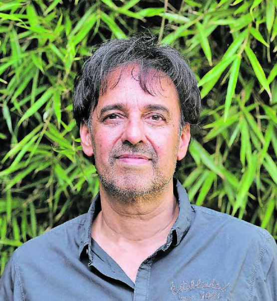 Autor Martin R. Dean: An manchen Samstagen durfte ich meinen Grossvater bei seinem «Stumpen»-Verkauf von Hof zu Hof auf seinem Töffli begleiten. (Bild: mw.)