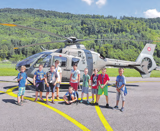 Ferienspass Homberg unterwegs: Gruppenbild nach dem gelungenen Ausflug zur Helibasis in Alpnach. (Bild: zVg.)