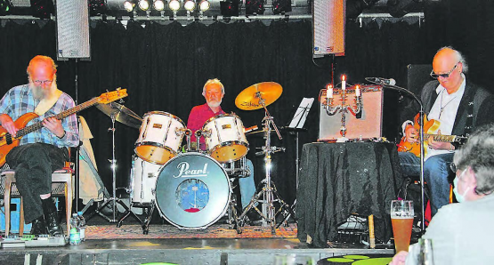 Trotz Corona-Hindernissen ein locker-leichter Gogo-Abend: «Yemen», «Fräne» und Gogo im Böröm mit Stücken aus den ersten professionellen Auftritten der Gogo-Ensembles. (Bilder: st.)