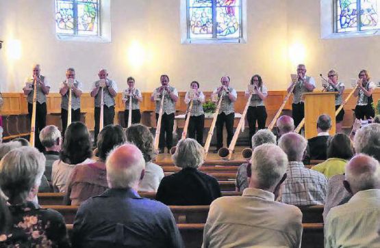 Alphornmusik berührt: Besondere Atmosphäre am Firobe-Gottesdienst in der Kirche Gontenschwil. (Bild: zVg.)