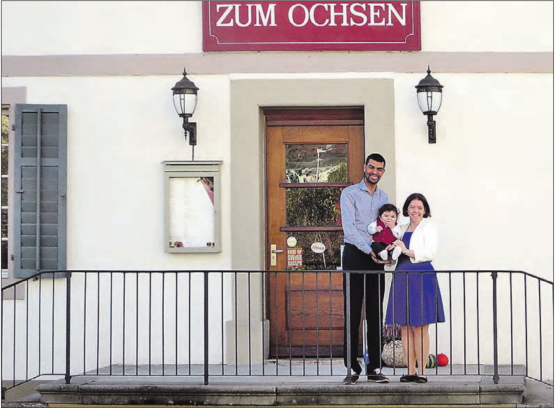 Die Familie zieht es zurück in den Aargau: Danilo und Patricia Senn mit Sohn Marius. (Bild: zVg.)