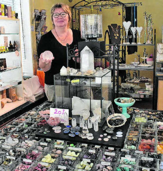 Evelyne Steimer schliesst die Türen ihres Stein-Reichs an der Hauptstrasse in Unterkulm und eröffnet im August einen Steinhofladen an der Rigistrasse. (Bild: hg.)