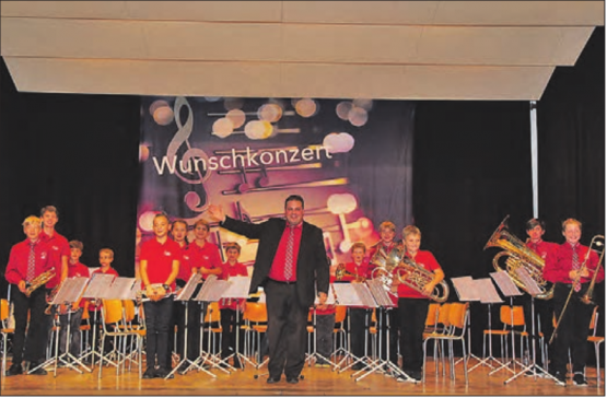 Sie machten den Anfang und begeisterten das Publikum: Das Blechbläserensemble «Furioso» als junge und spielfreudige «Vorband», erntete viel Applaus. (Bild: zVg.)