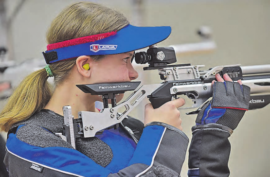 Die Oberentfelder Gewehrschützin Marion Obrist gewann als jüngste Finalteilnehmerin den Schweizer Juniorinnentitel auf die 10-m-Distanz (Bild: wr)