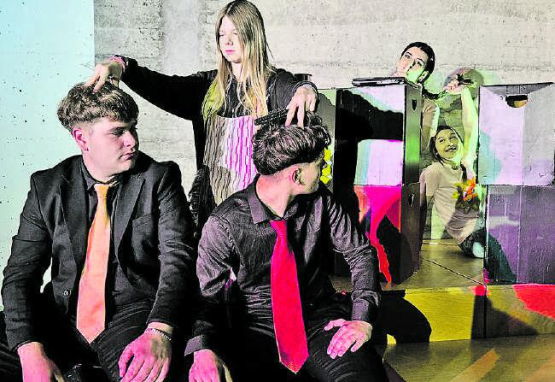 Noch wissen die Bösewichte Mr. Goodnews und D. Evil nicht, dass sie in ihre eigene Falle tappen werden. – Die Mädels werden es richten. (Bild: Josue Staub)