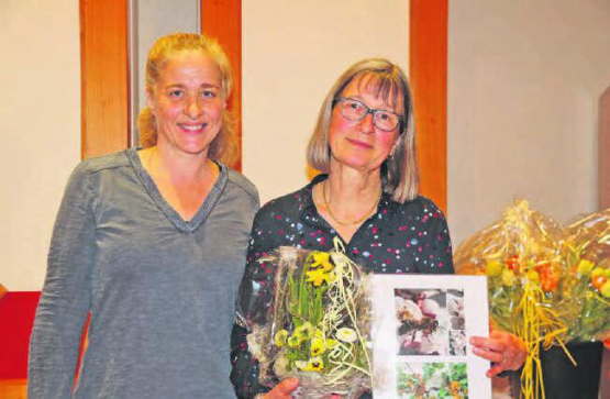 Amtsübergabe: Die neue Präsidentin Beatrice Häusermann (links) und die abtretende Präsidentin Bea Sager (rechts). (Bild: ukk)