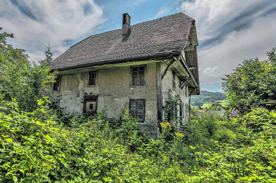 Das Förster-Heiz-Haus wie man es nie wieder sehen wird. Im Buch «Lost Places Schweiz, Band 3» erhält es einen Ehrenplatz. (Bilder: Oliver Gutfleisch)