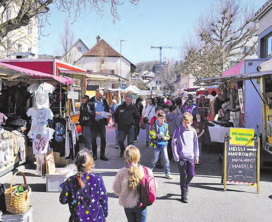 Reges Treiben: Der Seenger Frühlingsmarkt lud zum Verweilen und zum Geniessen ein.