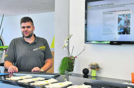Führte packend und sympathisch durch den Nachmittag: Simon Müller, Mitinhaber von Auto Müller Unterkulm. (Bild: EP.)