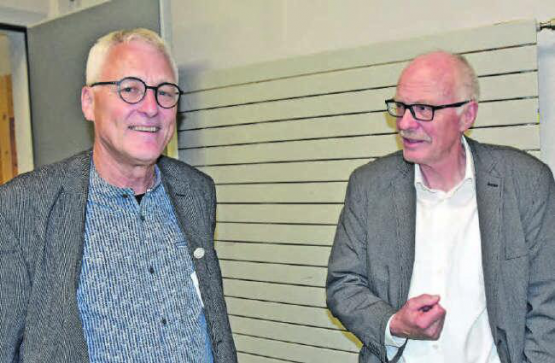 Das Bild täuscht: Die «Väter» der Pumptrack-Anlage, Gemeinderat Urs Schläpfer, Ressort Raumplanung und Umwelt, sowie Gemeindeammann Emil Huber v. l. freuten sich nicht über die Kreditablehnung für den Bau der Pumptrack-Anlage. (Bild: aw.)