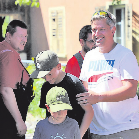 Er ist ein Familienmensch, bodenständig und volksnah: Muhens Gemeindeammann Andreas Urech anlässlich einer Übung der Feuerwehr Entfelden-Muhen im Frühsommer dieses Jahres. (Bild: rc.)