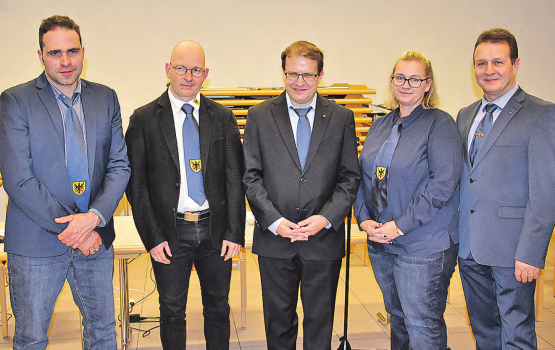Der Attelwiler Gemeinderat präsentierte sich zum letzten Teamfoto: Simon Hauri,Adrian Lüthy, Gemeindeammann Roger Lehmann, Zaneta Hochuli-Hejcman und Markus Baumann. (Bild aw.)