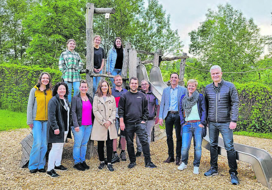 Projektgruppe Neugestaltung Begegnungsplatz Badi Möischter (hinten v.l.): Kim Wicki, Liv Galliker, Lea Süess.Vorne (v.l.): Claudia Schwegler, Rebekka Schüpfer, Evi Niederberger, Silvia Rottenberger, Mario Schärli, Lukas Zimmermann, Thomas Stocker, André Muff, Daniela Montenero, Daniel Bucher. Es fehlt: Projektleiter Michael Meier. (Bild: zVg.)
