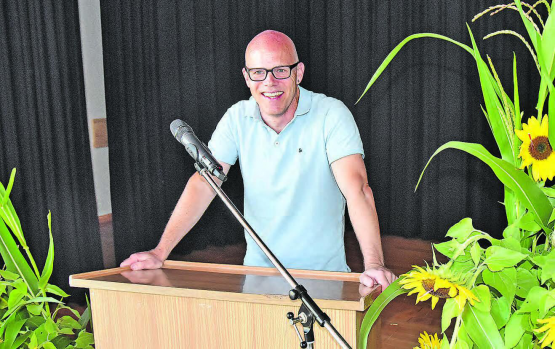 Seine erste Rede an einer Bundesfeier: Vizeammann Fabian Müller trat zuversichtlich vors Mikrophon. (Bilder: aw.)