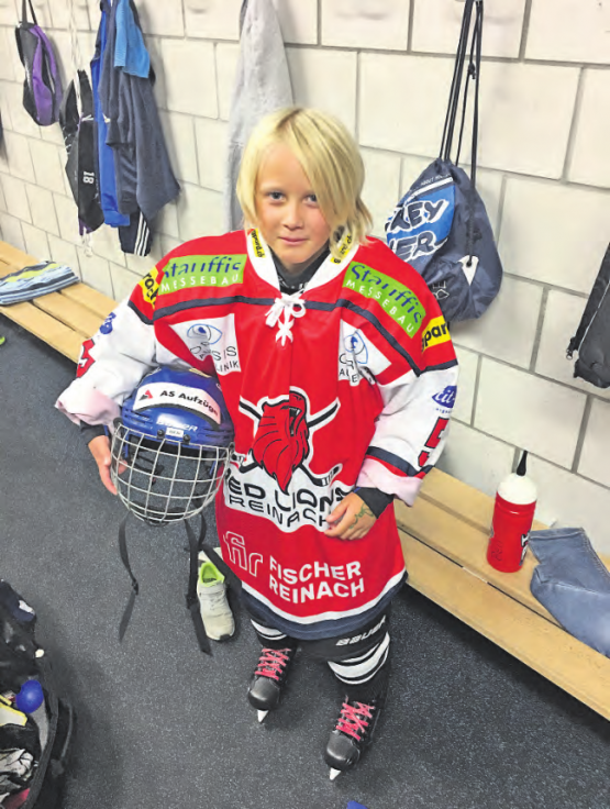 Ben Schlüter im Fanleibchen der Red Lions.