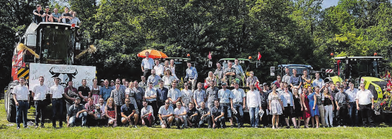 Abschlussklassen Landwirte: Das Gruppenfoto vereint insgesamt 75 Landwirte und neun Agrarpraktiker, darunter 13 Frauen. (Bilder: zVg.)
