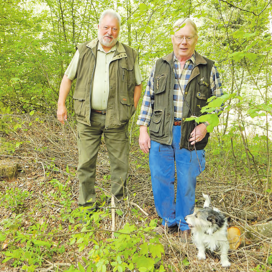 Samuel Sommerhalder, Präsident der Jagdgesellschaft Beinwil am See (links) und Karl Hofmann, Jagdaufseher: «Da die Rehe ihre Jungen dort setzen, wo sie selber geboren wurden, kann das Wissen des Jagdaufsehers sehr wertvoll sein.»