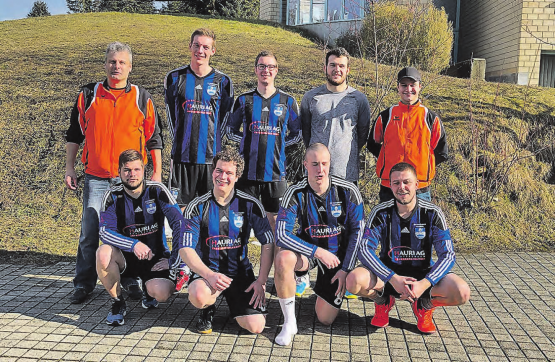Erfolgreiches Hallen-Faustball-Team: Der STV Staffelbach gehört – wie schon in der Sommermeisterschaft – künftig der Nationalliga B an. (Bilder: zVg.)