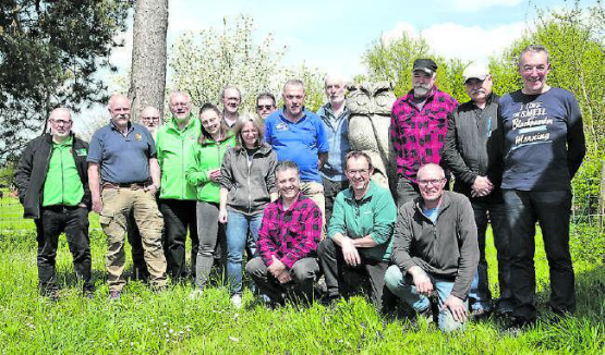 Einige der Teilnehmer des Internationalen Schwarzpulverschiessens von Oberentfelden. (Bild: zVg.)