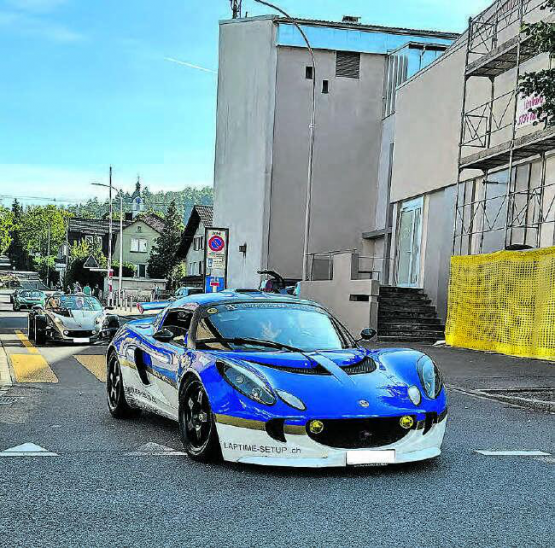 Auf der Rundfahrt durch Reinach: Das Lotus-Forum war mit Klienten der Stiftung Lebenshilfe unterwegs. (Bild: zVg.)