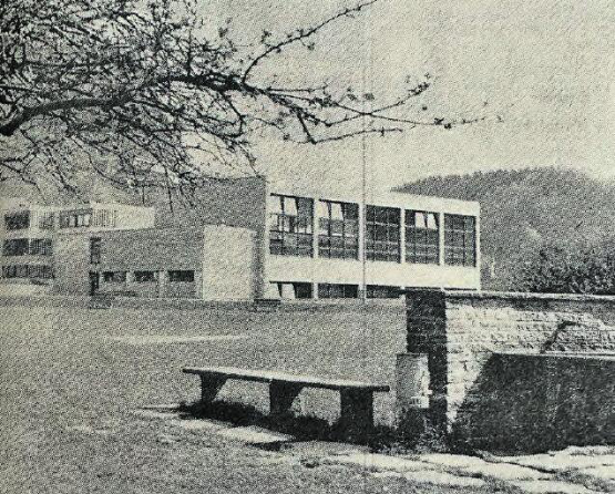 Trotz des neu gebauten Schulhauses Färberacker brauchte Unterkulm 1974 mehr Schulraum. (Bild: WB-Archiv)