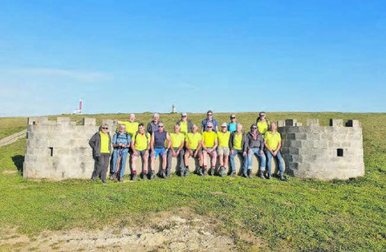 Die Männerriege Uerkheim genoss über den Bettag ein traumhaftes Wochenende im Gebiet Chasseral. (Bild: zVg.)