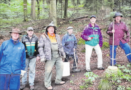 Die Mitglieder der Männerriege Oberkulm waren kürzlich wieder mit Instandstellungsarbeiten beschäftigt. (Bilder: zVg.)