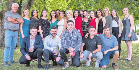 Frisch gebackene Kaufleute: Die erfolgreichen kaz.-Absolvent/innen 2018 (Bild: zVg.)