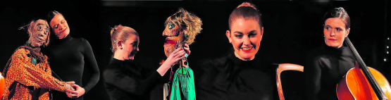 Ein Ausflug in die Klang- und Gemütswelten mit «Wer hätte das gedacht?» Lucia Schneider-Menz (ganz links und ganz rechts) und Julia Schiwowa entführten das Publikum mit ihren Puppen Egon und Dagmar, den Instrumenten und ihren Stimmen in eine Traumwelt voller Fantasie. (Bilder: rc.)