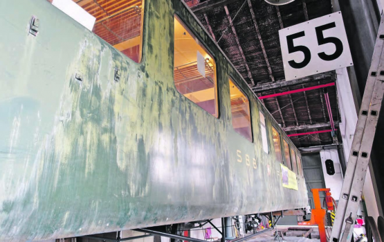 Der Personenwagen Bi 7714 aus den 50er Jahren wird umfassend renoviert.