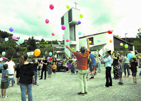 Ein würdiger Abschluss des Sommertageslagers 2024: So bunt wie die Ballone war die vergangene Woche, die nun langsam in den Himmel entschwindet. (Bilder: st.)