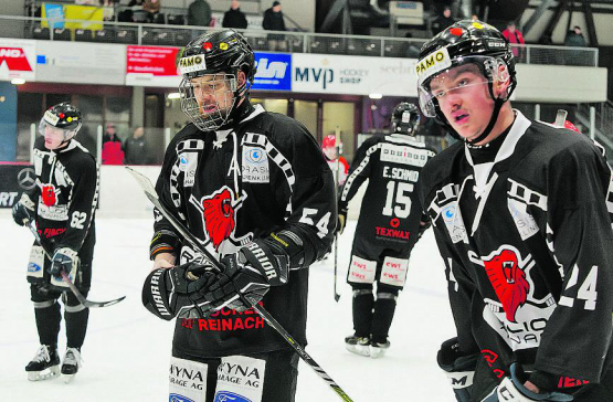 Bedient … die Red Lions, hier mit Jan Schwitter, Marco Vogt und Luca Tresch (v.l.), bezogen gegen Bellinzona eine deutliche Niederlage. (Bild: Roland Jaus)