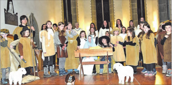 Sie waren zuerst bei der Krippe: Die Hirten auf dem Felde bekamen die frohe Botschaft und machten sich auf den Weg, nicht ohne neugeborene Lämmer. (Bild: Frieda Steffen)