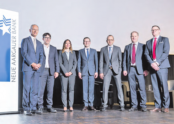 NAB-Nachfolgekongress (v.l.n.r): Gastgeber Roberto Belci, Mitglied der Geschäftsleitung NAB, Frank Halter, Mitglied der Geschäftsleitung im Center for Family Business, HSG St. Gallen, Gabriela Marchello, Leiterin Kompetenzzentrum Nachfolgeregelung Nordwestschweiz BDO AG Aarau, Markus Häller, Leiter Steuern & Recht Nordwestschweiz BDO AG Aarau, Lukas Kretz, Stv. Leiter Steuern & Recht Nordwestschweiz BDO AG Aarau, Daniel Engel, Rechtsanwalt und Partner, BEELEGAL Rechtsanwälte Brugg und Nicolas Palma, Leiter Kompetenzzentrum Unternehmensnachfolge NAB. (Bild: zVg.)