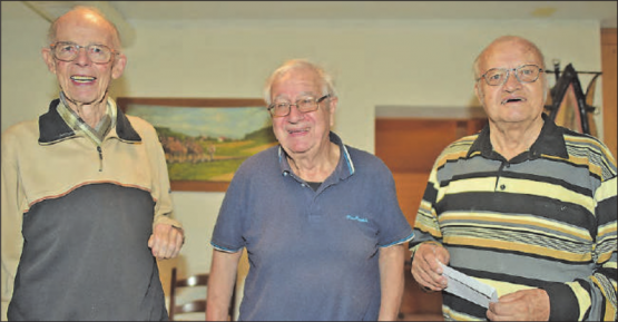 Jassten obenaus: (v.l.n.r.) Alois Wilhelm (Unterentfelden), Sieger Peter Vogel (Schöftland) und Josef Thomaser (Gränichen). (Bild: wr)