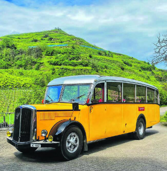 Mit dem charakteristischen Saurerbus aus vergangenen Tagen begaben sich die Mitglieder des Busvereins Rymenzburg auf ihre traditionelle Spargelfahrt. (Bild: zVg.)