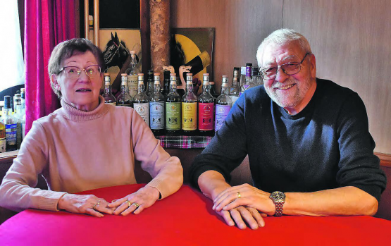 Heidi und Fritz Hermann wirten seit 50 Jahren im Restaurant Frohsinn – besser bekannt als «Huttli» – auf der Burg. (Bild: hg.)