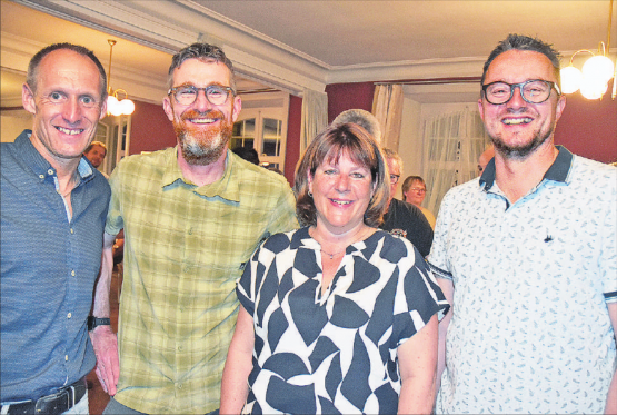 Bisherige Vorstandsmitglieder wiedergewählt: Aktuar Raphael Bossard, Jörg Werfeli (Anlässe), Präsidentin Monika Hochuli und Simon Steiner (Finanzen) v. l.. (Bild: aw.)