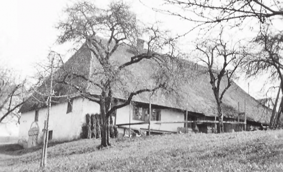 Im Frühjahr 1782 wütete eine Feuersbrunst in Dürrenäsch: 24 Häuser mit 47 Haushaltungen lagen danach in Schutt und Asche. Bild: Altes Bauernhaus in Dürrenäsch, bereits mit Ziegldach. (Bild: zVg.)