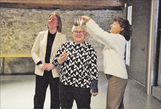 Freuen sich aufs Museumsjahr 2025: (v.l.) Grossratspräsidentin Mirjam Kosch, Aargauer Königin 2025 Sonja Richner, Marketing- und Kommunikationsleiterin Museum Aargau Sibylla Fischer. (Bild: zVg.)