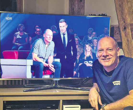 Doppelter Auftritt während der Primetime am Samstagabend: Hannes Roth im Studio und bei sich zu Hause in Schmiedrued.