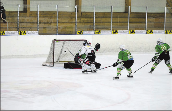 Mann des Spiels in Grüsch: Michael Nideröst mit dem Tor zum 1:2, er sammelte auch Assistpunkte bei den Toren zum 2:3 und 3:4. (Bilder: zVg.)