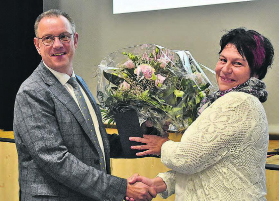 Verabschiedung aus dem Dürrenäscher Gemeinderat: Vroni Merz verliess das Gremium aus familiären Gründen. (Bild: hg.)