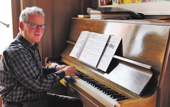 Etwas Neues versuchen: Dirigent Andreas Pauli startet mit dem Beinwiler Männerchor erstmals ein Konzert in Projektform, es trägt den Titel «Vätertag». (Bild: mars.)