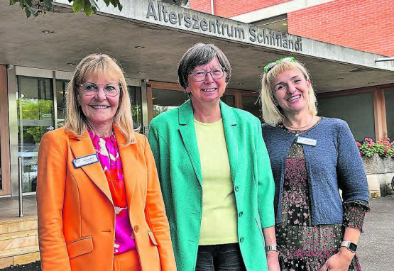 Gehen gemeinsam die Veränderungen der «Schiffländi» in Gränichen an (v.l.): Anna Ravizza (Zentrumsleiterin ad interim), Judith Baumann (Präsidentin des Stiftungsrates) und Tanja Cugovcan (Leitung Pflege und Betreuung). (Bild: ran.)
