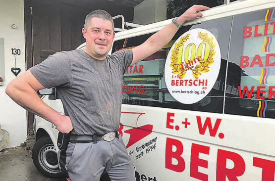 Noch sind einige Lehrstellen in der Region nicht besetzt: Zum Beispiel bei Joel Bertschi, von der E. + W. Bertschi AG, Gontenschwil – Bei der Firma Haerry & Frey AG, Beinwil am See, wo sich Klara Camen fürs neue Jahr einen «Unterstift» wünscht; In der Bäckerei Schulz möchte derweil Melvin Loch (2. Lehrjahr) etwas Verstärkung – oder aber beim Audio Video Center Heiz AG, wo sich Multimediaelektroniker Lars Sommerhalder (4. Lehrjahr) von Schnupperlernenden gerne über die Schulter schauen lässt. (Bilder: zVg.)
