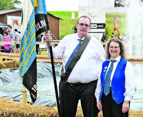 Anerkennung für jahrelangen Einsatz für die Blasmusik: Monika Kaspar wurde zur eidgenössischen Veteranin geehrt. (Bild: zVg.)